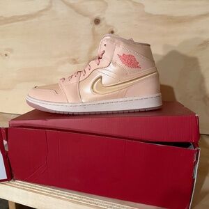 💘 Air Jordan 1 Mid “Valentine’s Day” – Women’s 12 / Men’s 10.5 💘